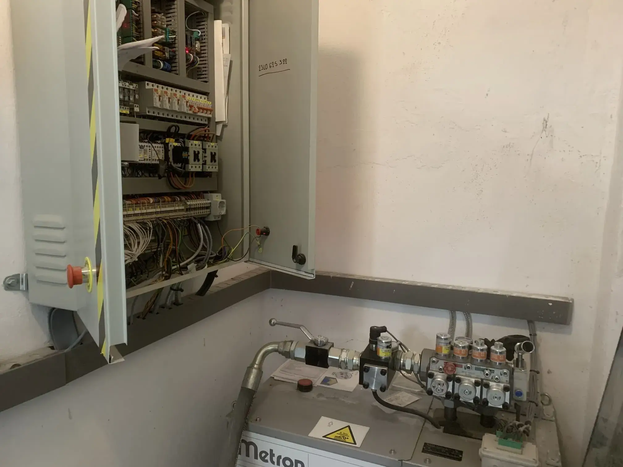 Αναβάθμιση Πίνακα Ελέγχου & Inverter Υδραυλικού Ανελκυστήρα - Σύγχρονη Τεχνολογία