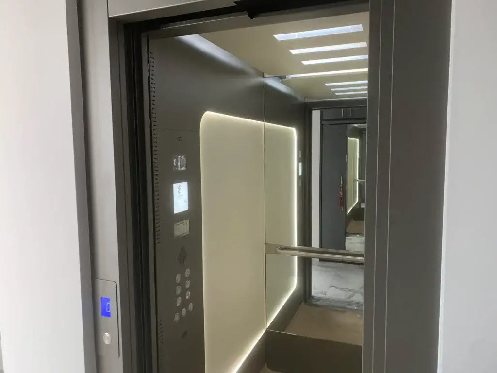 Εκσυγχρονισμένος Ανελκυστήρας με LED και Καθρέφτη - Πιστοποίηση CE Θεσσαλονίκη