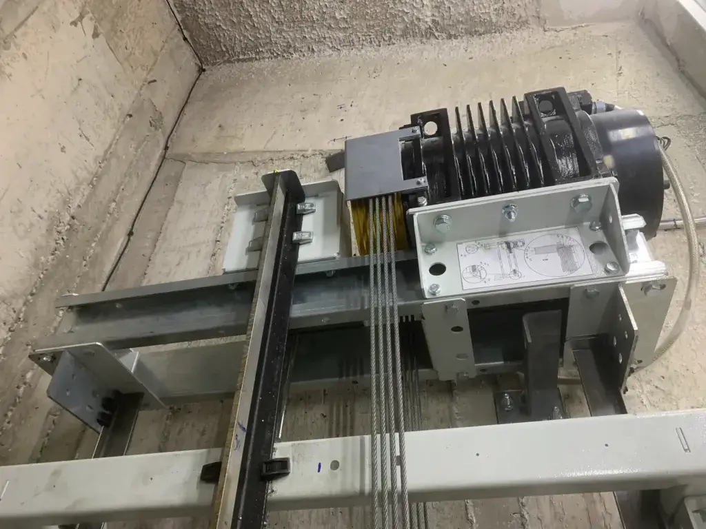 Έλεγχος Μηχανής & Συρματόσχοινων Ανελκυστήρα - Πιστοποίηση Ασφαλείας Θεσσαλονίκη